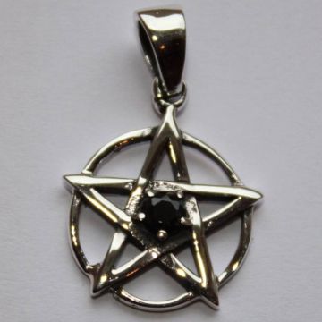 Pentagramm mit schwarzem Stein