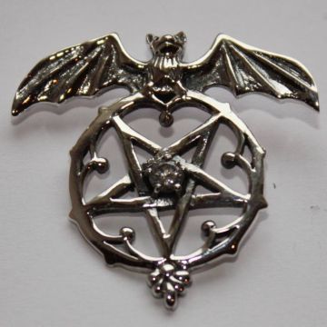 Pentagramm mit weissem Stein