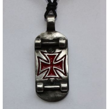 Skateboard Anhänger Iron Cross red